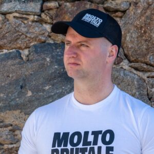 MOLTO BRUTALE Cap – Gebogen